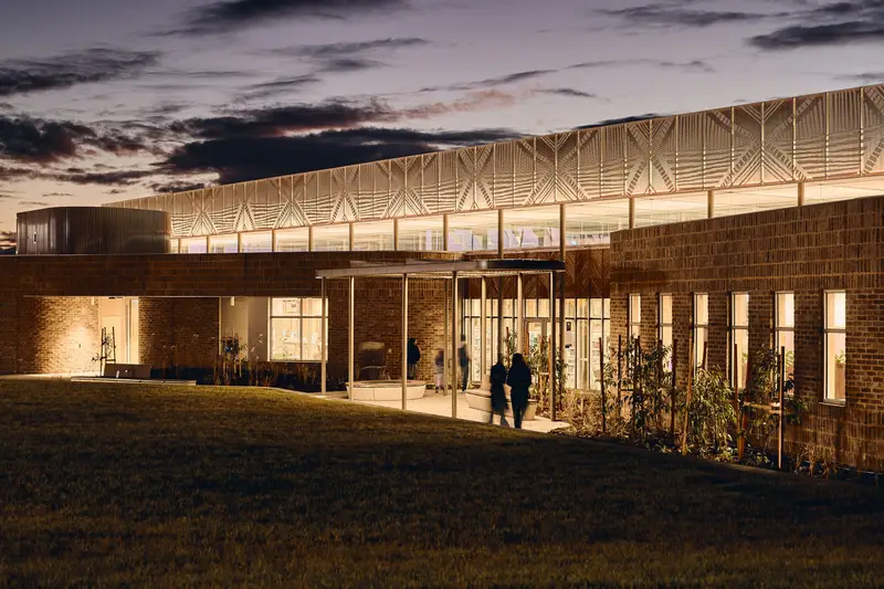 Canvas Truganina Community 28